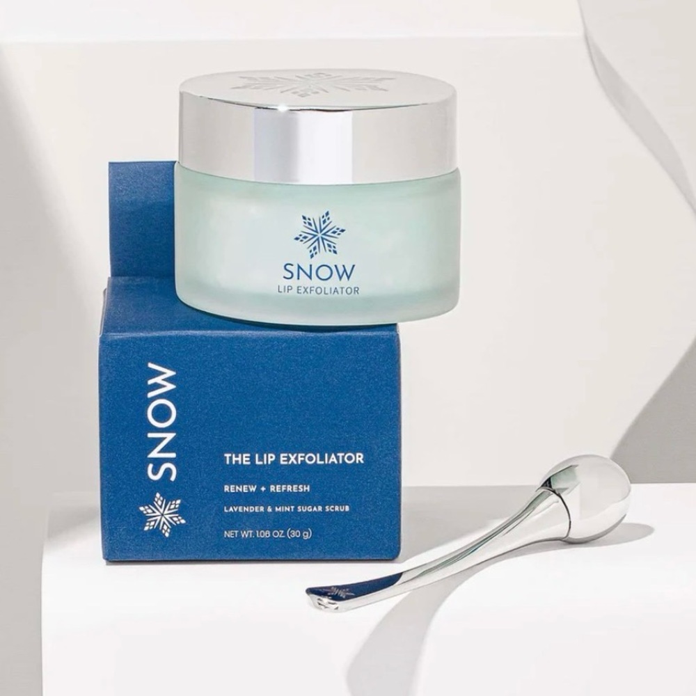 SNOW Sugar Lip Exfoliator Scrub-Lavender & Mint
New with applicator